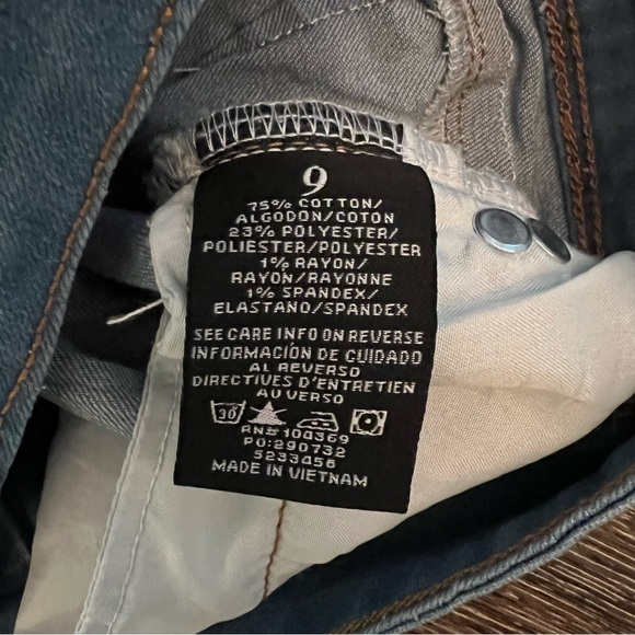 Fashion Nova Alexis Booty Booty Shorts - Medium Blue Wash - Size 9 NEW WITH TAGS - Picture 6 of 8